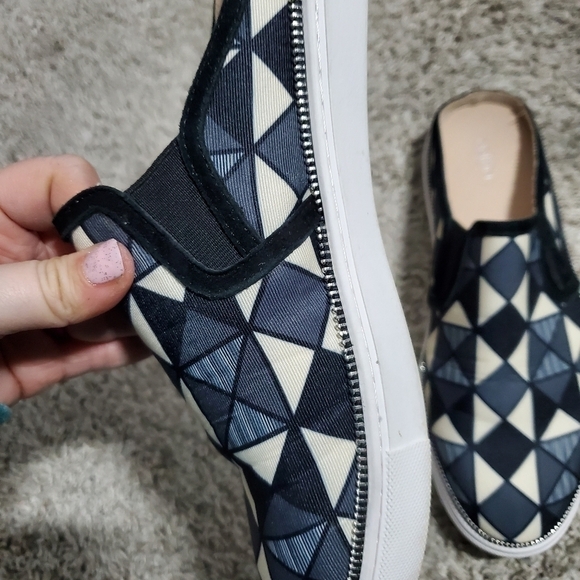 HAYDEN Botkier Geometric Sneaker Slides - Picture 2 of 11